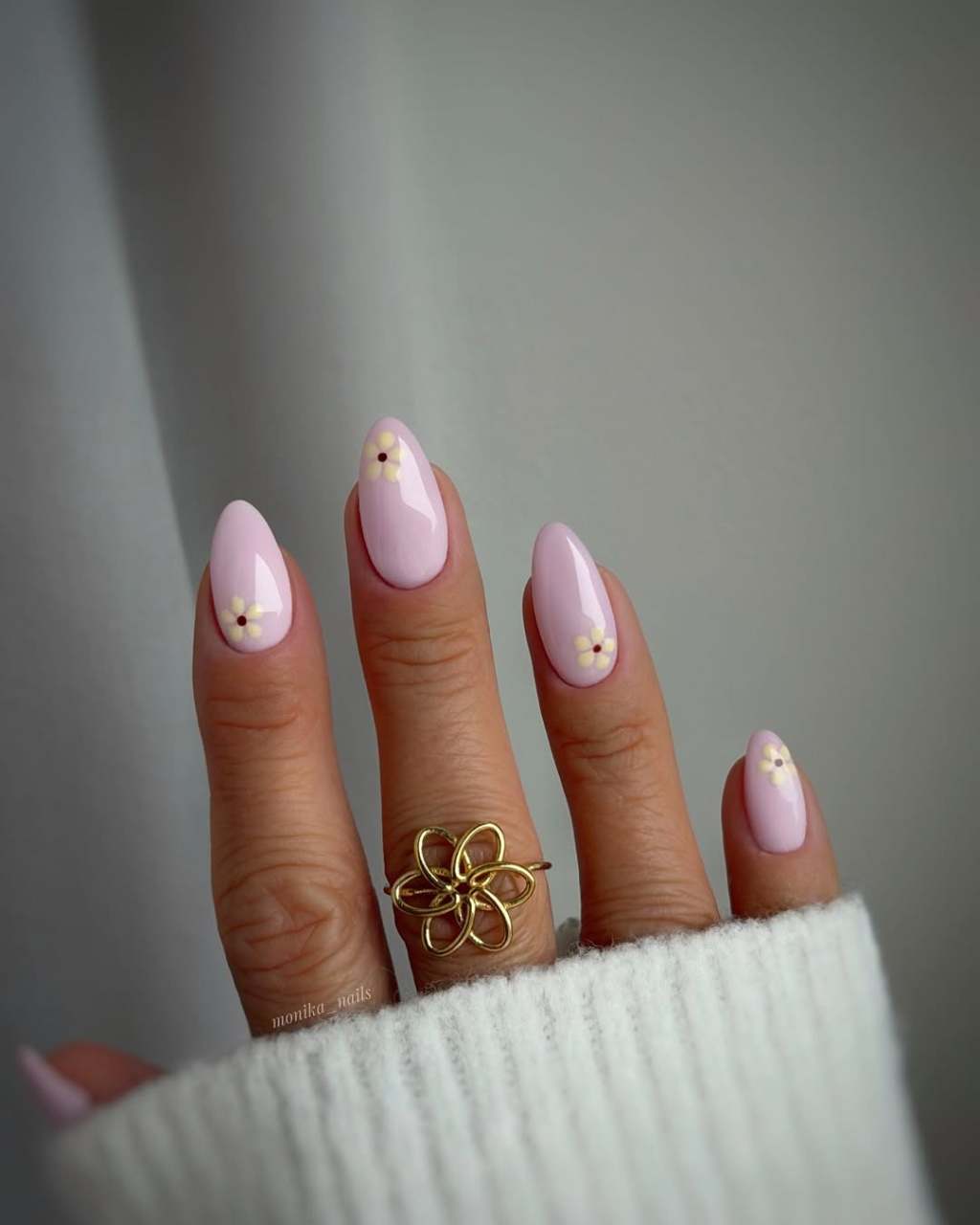 Short Oval Pale Pink Floral Dots Short Oval Pale Pink Floral Dots — Simple Trending Nails