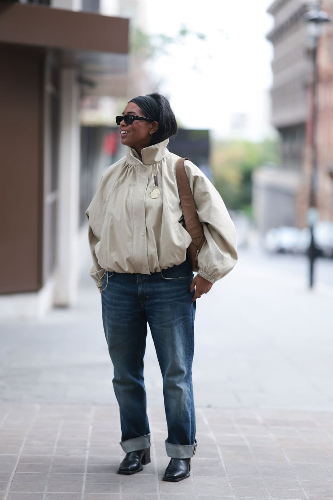 Oversized Beige Jacket With Rolled Jeans Oversized Beige Jacket With Rolled Jeans — Simple Weekend Outfits