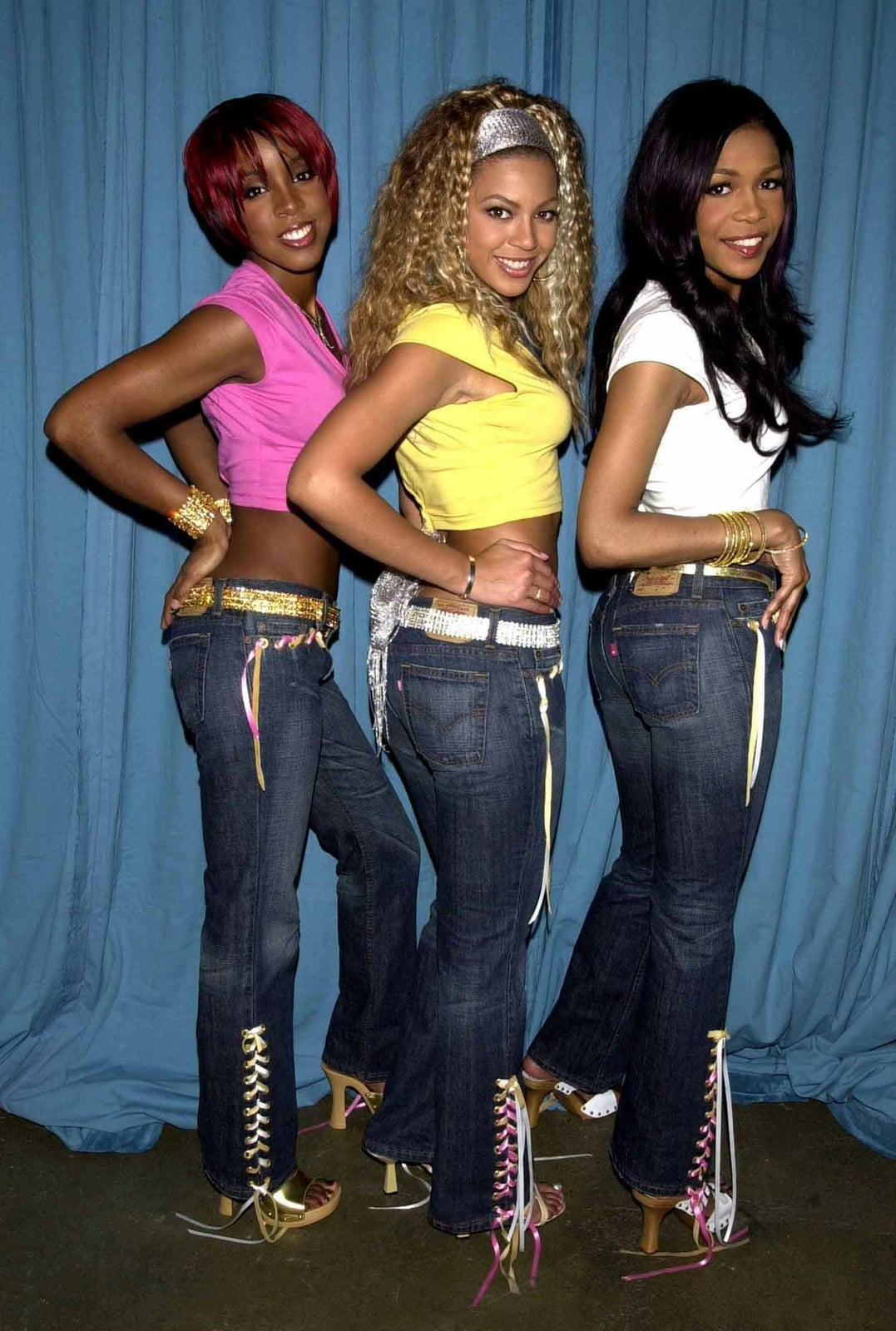 Cropped Tops and Low-Rise Flared Jeans Group Style Cropped Tops and Low-Rise Flared Jeans Group Style — Trendy 2000s Outfits Party