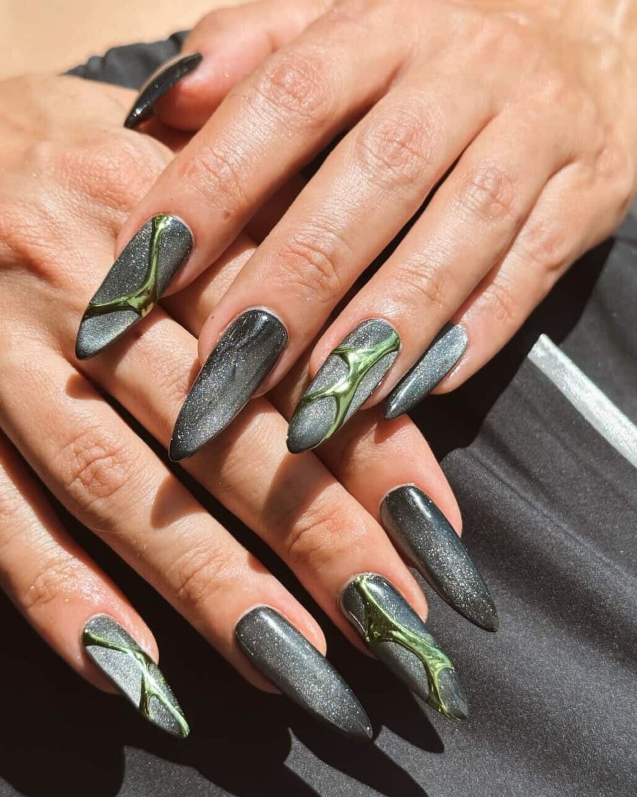 Long Stiletto Dark Grey Cat Eye Green Shape Nails Long Stiletto Dark Grey Cat Eye Green Shape Nails — Trendy Abstract Nails