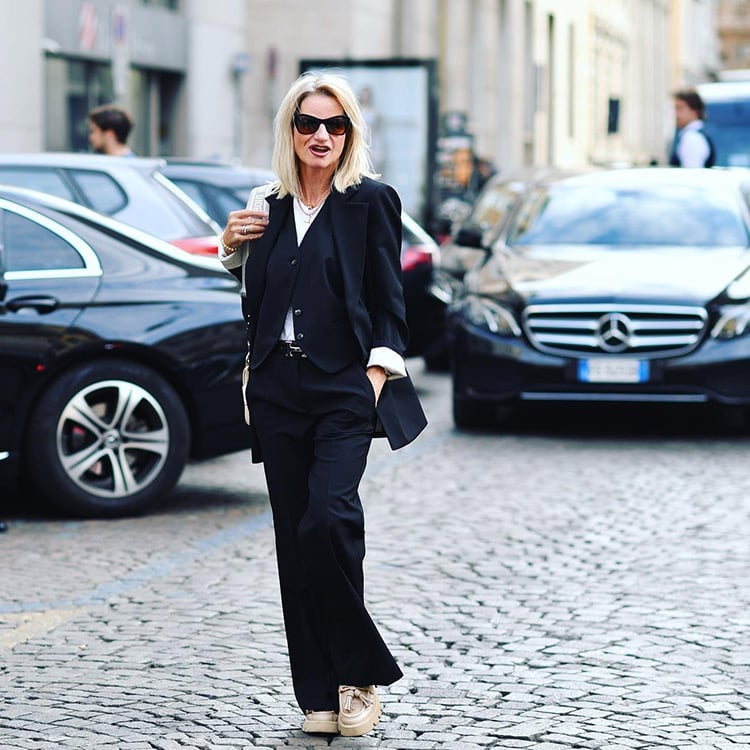 Oversized Blazer With Vest And T-shirt — Trendy All Black Outfits