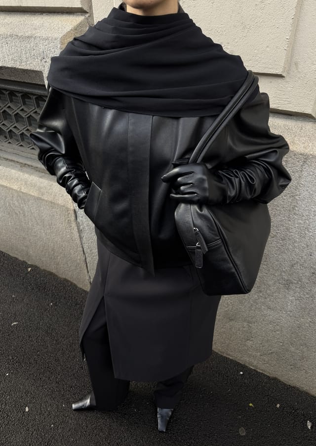 Leather Jacket With Scarf And Gloves — Trendy All Black Outfits