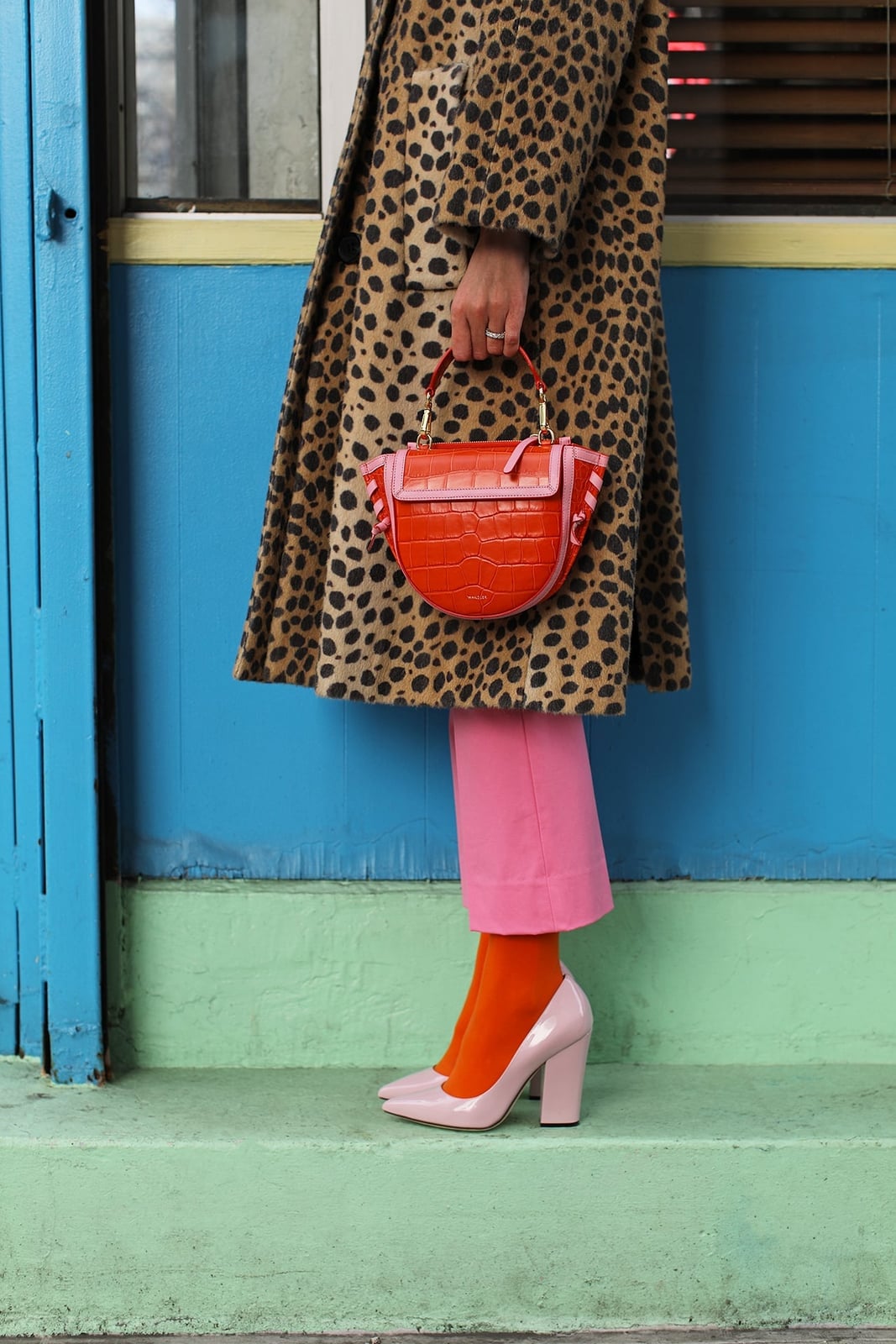 Leopard Print Coat With Cropped Pink Pants Leopard Print Coat With Cropped Pink Pants — Trendy Animal Print Outfits