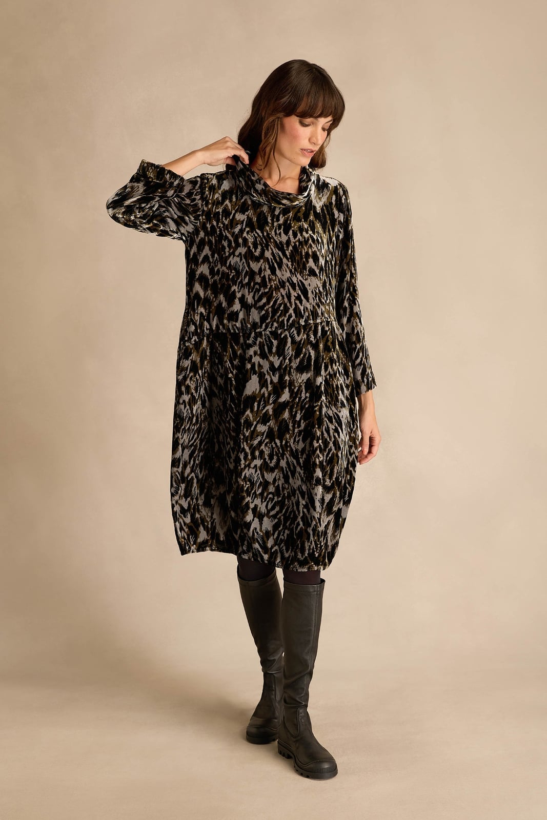 Velvet Leopard Print Dress With Knee-High Boots, Close-Up Take Velvet Leopard Print Dress With Knee-High Boots, Close-Up Take — Trendy Animal Print Outfits