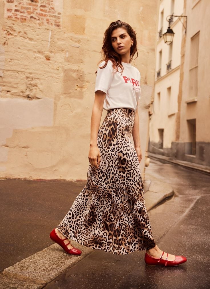 Flowing Leopard Print Silk Skirt With White T-shirt Flowing Leopard Print Silk Skirt With White T-shirt — Trendy Animal Print Outfits