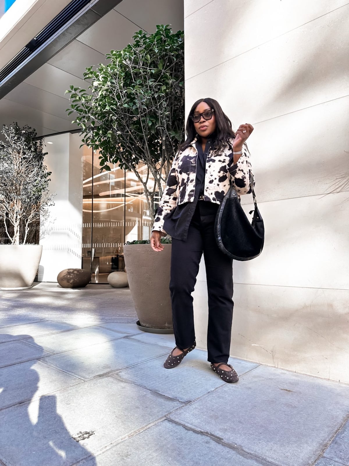 Cropped Cow Print Jacket With Black Shirt Cropped Cow Print Jacket With Black Shirt — Trendy Animal Print Outfits