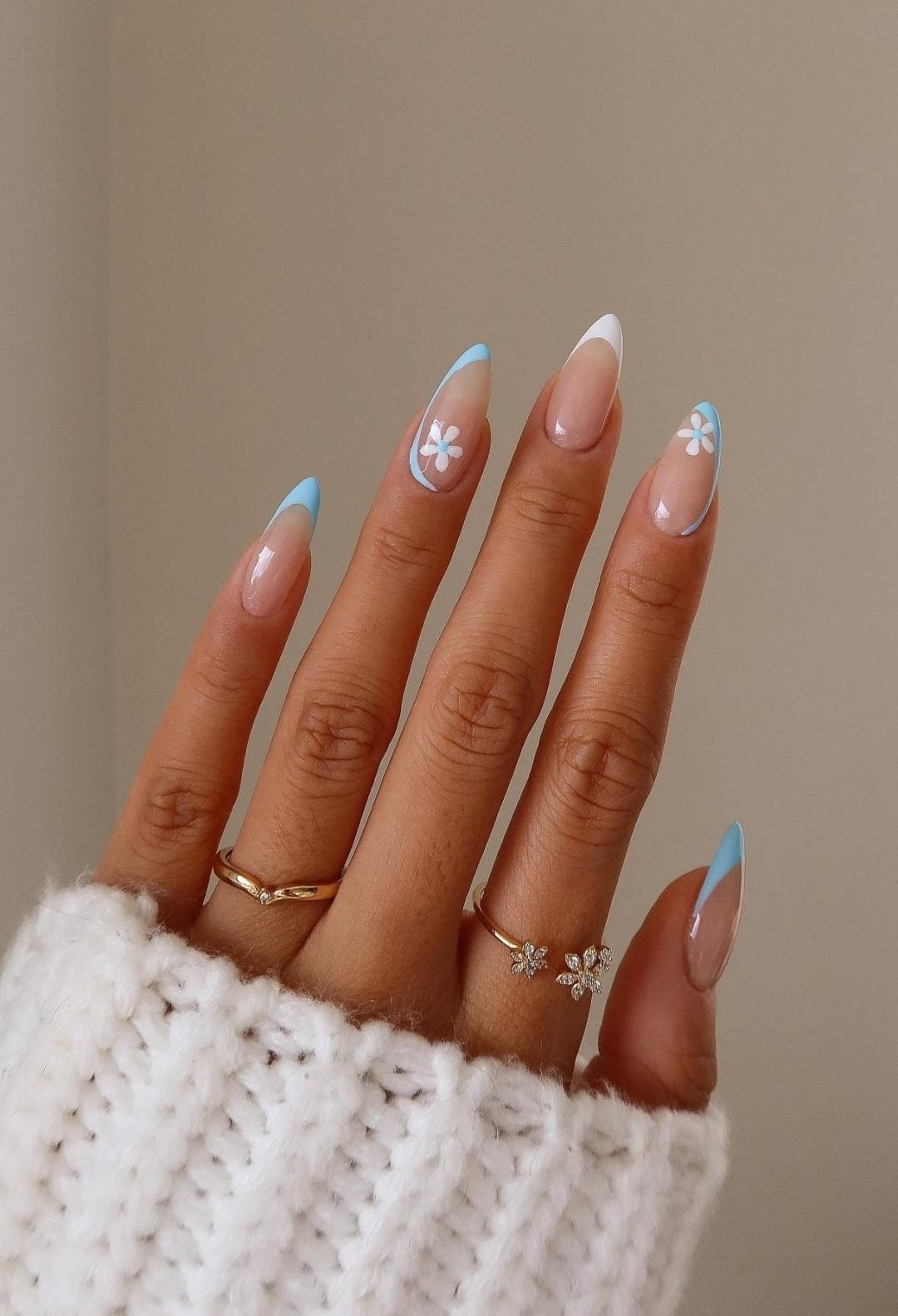 Sheer Base Baby Blue White Floral French Medium Almond Nails, миндаль Sheer Base Baby Blue White Floral French Medium Almond Nails, миндаль — Trendy Baby Blue Nails