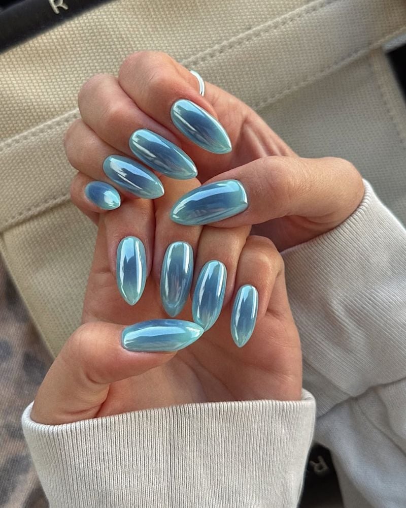 Glossy Iridescent Sky Blue Chrome Almond Nails Glossy Iridescent Sky Blue Chrome Almond Nails — Trendy Baby Blue Nails