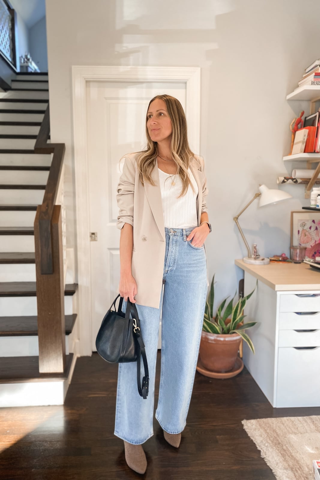 Light Wash Wide Leg Jeans With Beige Blazer And Ankle Boots — Trendy Baggy Jeans Outfits