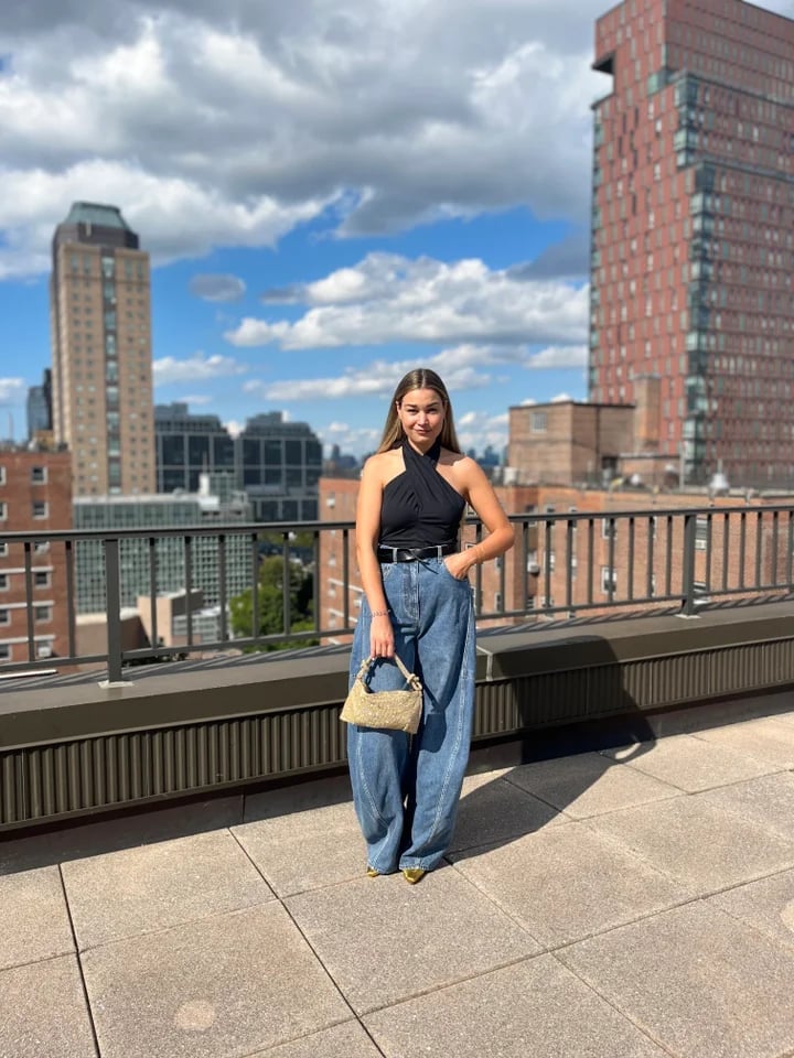 Baggy Wide Leg Jeans With Halter Top And Sparkly Handbag — Trendy Baggy Jeans Outfits