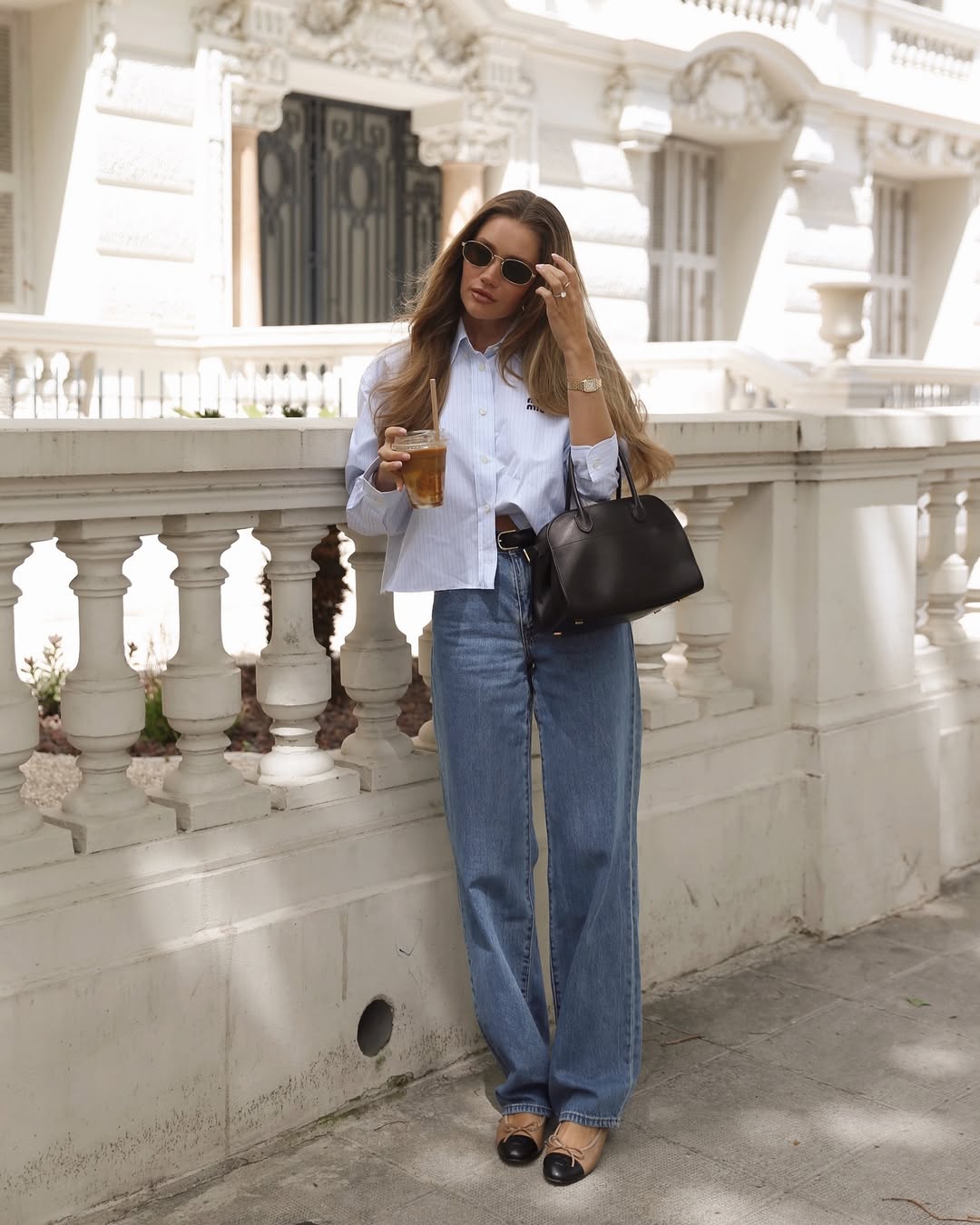 Medium Wash Baggy Jeans With Striped Shirt And Ballet Flats — Trendy Baggy Jeans Outfits