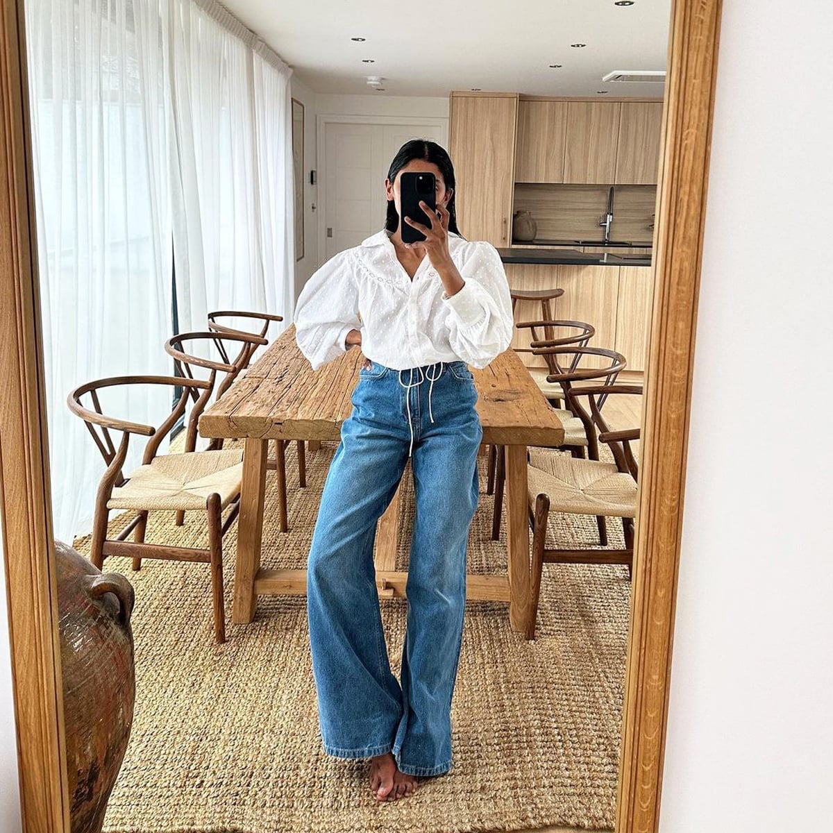 Wide Leg Blue Jeans With Puff Sleeve Blouse And Drawstring Detail — Trendy Baggy Jeans Outfits