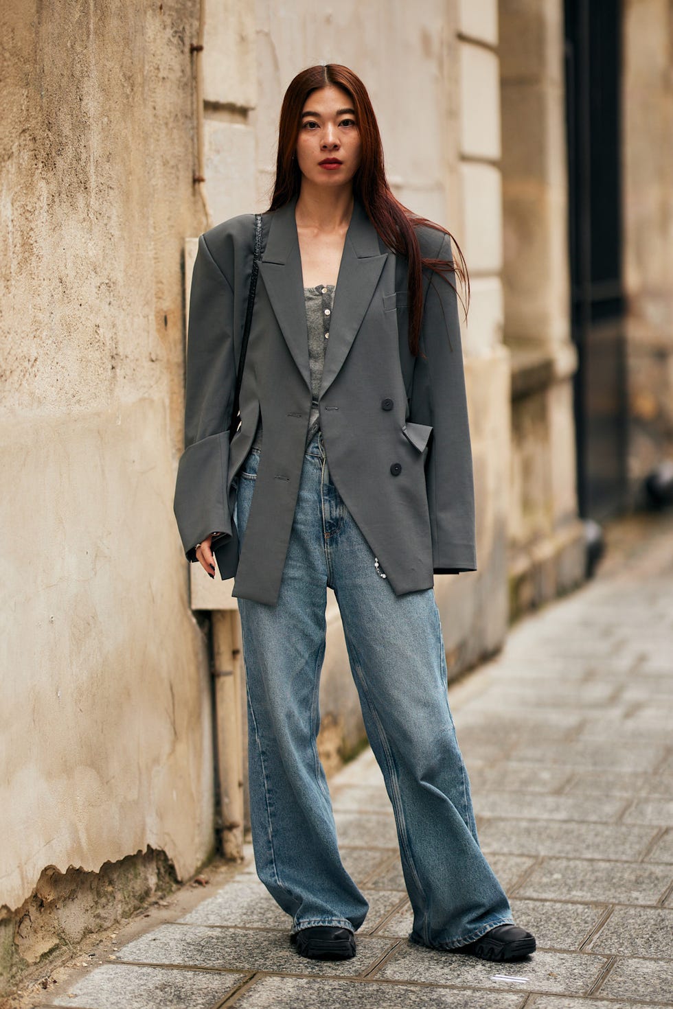 Baggy Jeans With Grey Oversized Blazer And Bustier — Trendy Baggy Jeans Outfits