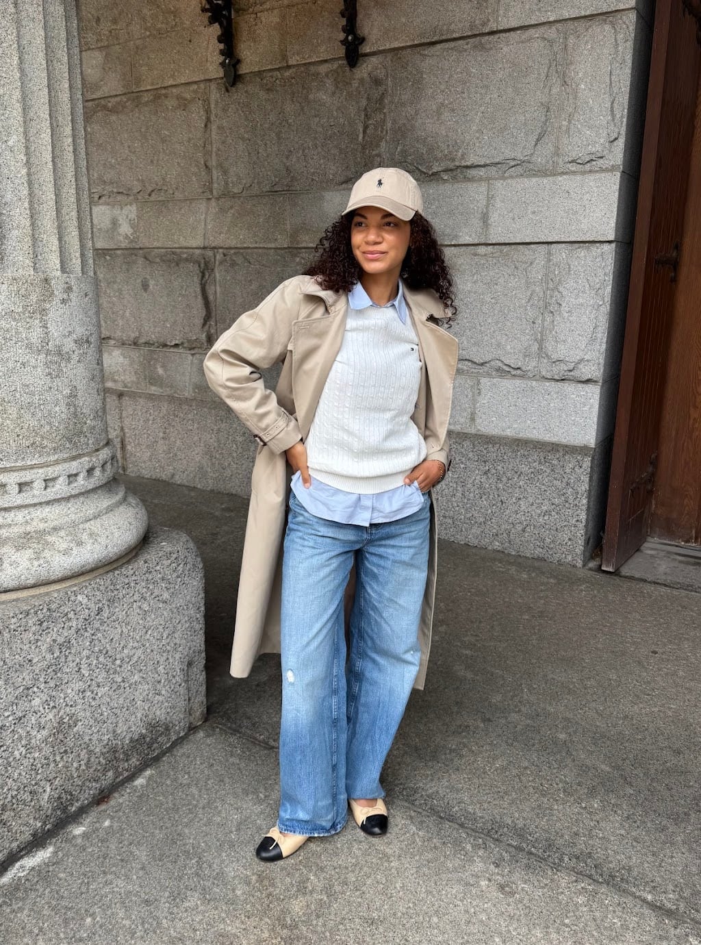 Two-Tone Ballet Flats With Wide Leg Jeans — Trendy Ballet Flats Outfits