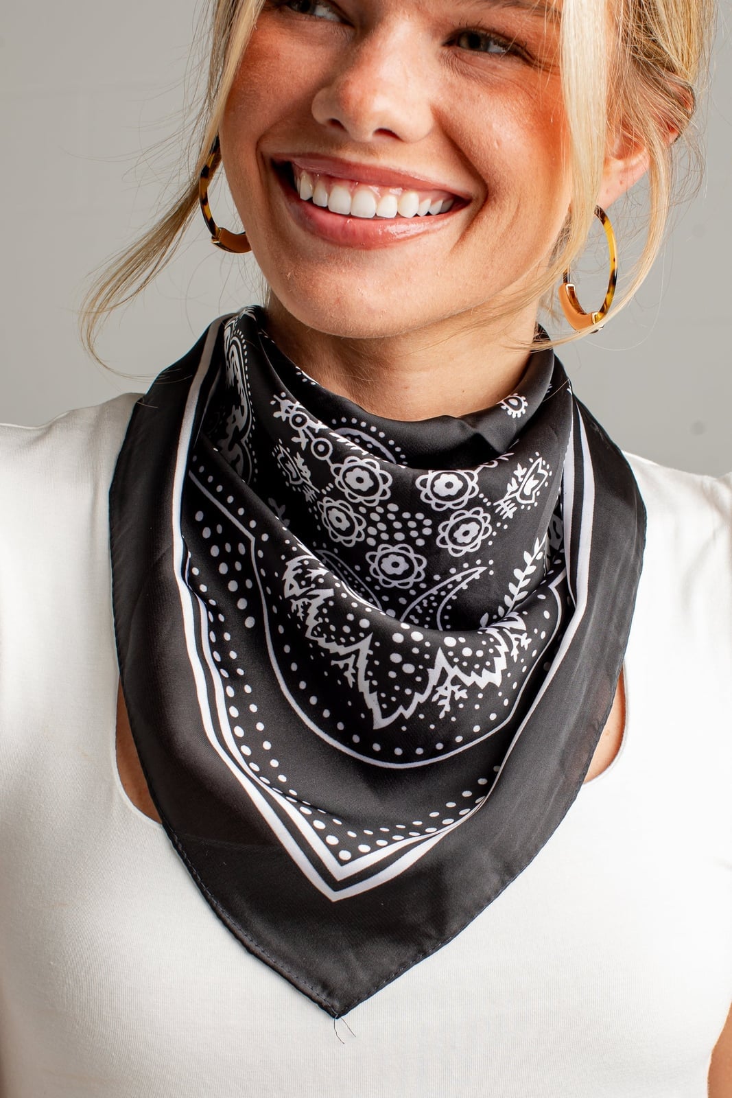 Satin Bandana Neck Accessory With White Tee Satin Bandana Neck Accessory With White Tee — Trendy Bandana Outfits