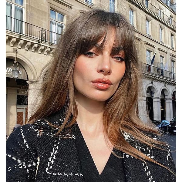 Mid-Back Thick Hair With Blended Curtain Bangs Mid-Back Thick Hair With Blended Curtain Bangs — Trendy Bangs Style