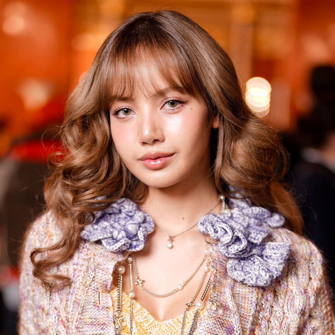 Collarbone Layers With Side-Parted Butterfly Bangs Collarbone Layers With Side-Parted Butterfly Bangs — Trendy Bangs Style