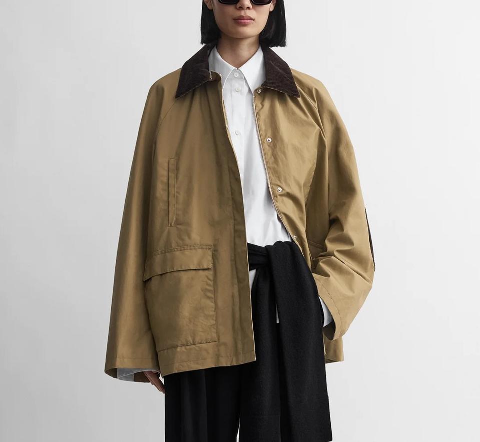 Oversized Tan Barn Jacket with White Shirt and Black Trousers Oversized Tan Barn Jacket with White Shirt and Black Trousers — Trendy Barn Jacket Outfit