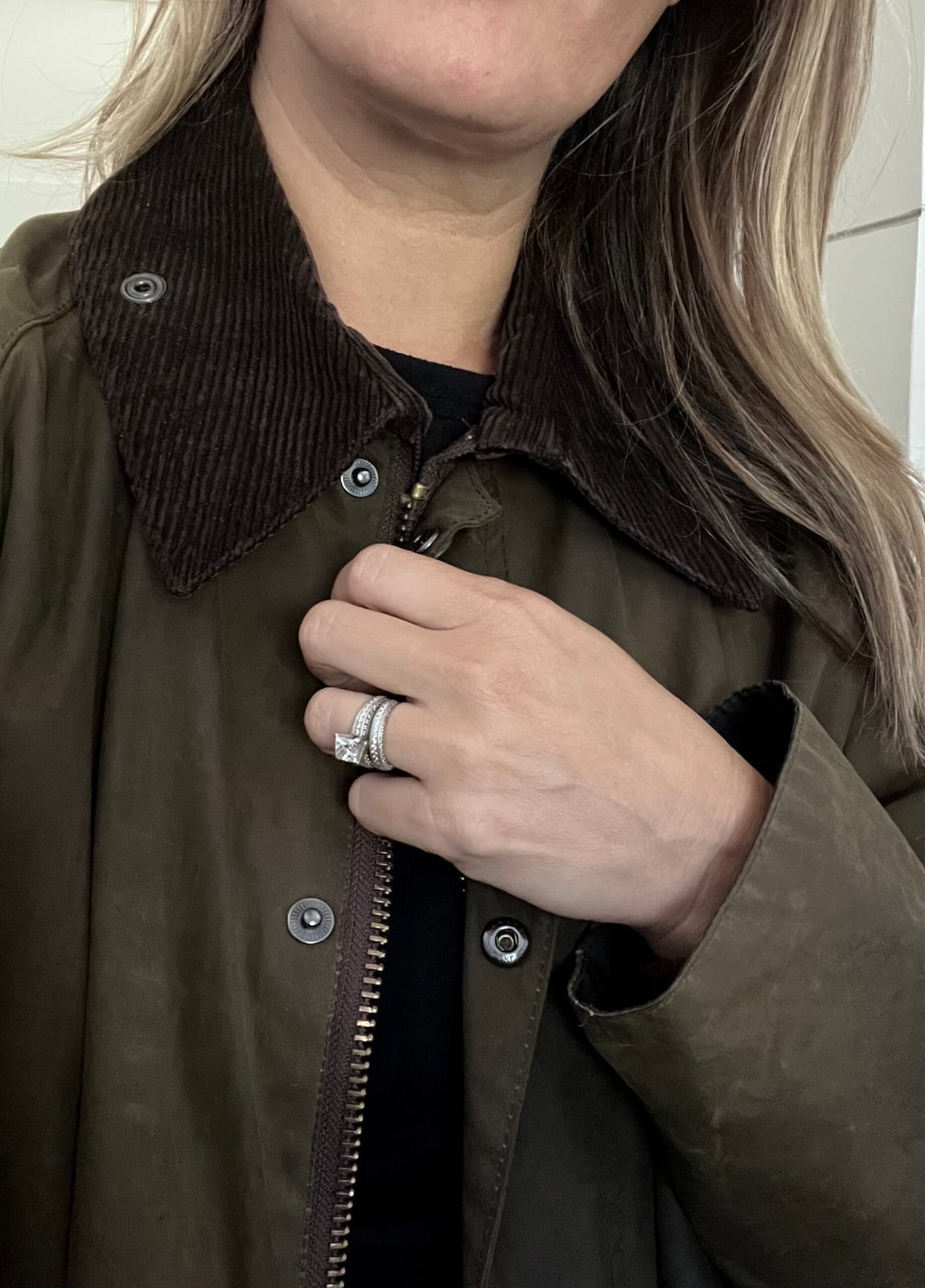 Dark Green Barn Jacket with Brown Corduroy Collar Dark Green Barn Jacket with Brown Corduroy Collar — Trendy Barn Jacket Outfit