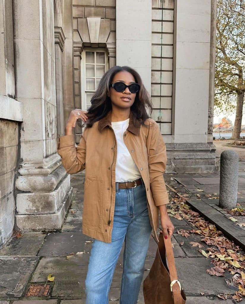 Relaxed Brown Barn Jacket with Jeans and Tote Bag Relaxed Brown Barn Jacket with Jeans and Tote Bag — Trendy Barn Jacket Outfit