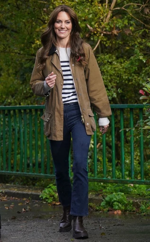 Brown Barn Jacket Over Striped Sweater and Dark Jeans Brown Barn Jacket Over Striped Sweater and Dark Jeans — Trendy Barn Jacket Outfit