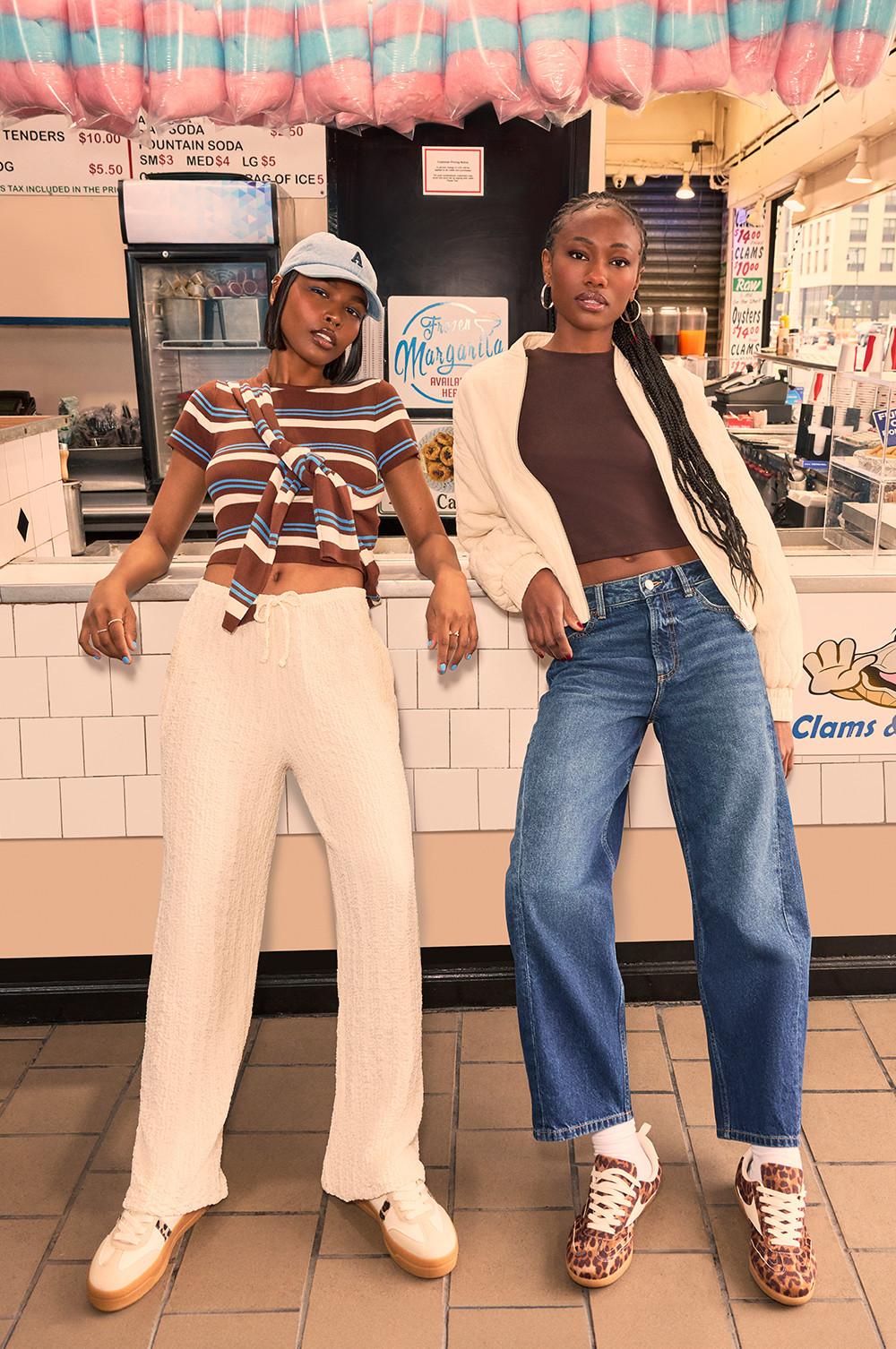 Cream Cropped Jacket With Wide Leg Jeans And Leopard Sneakers — Trendy Basic Outfits