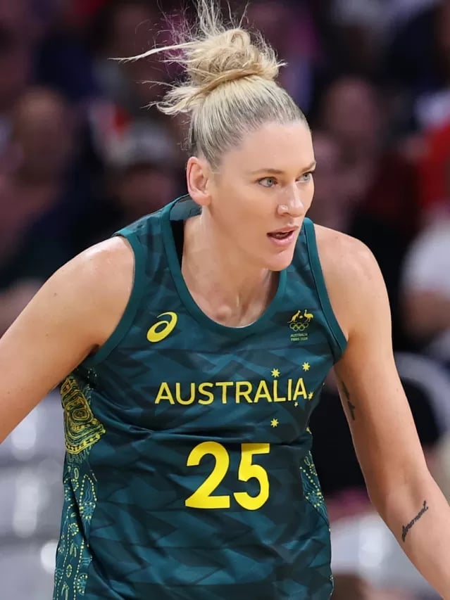 High Messy Bun — Trendy Basketball Hairstyles