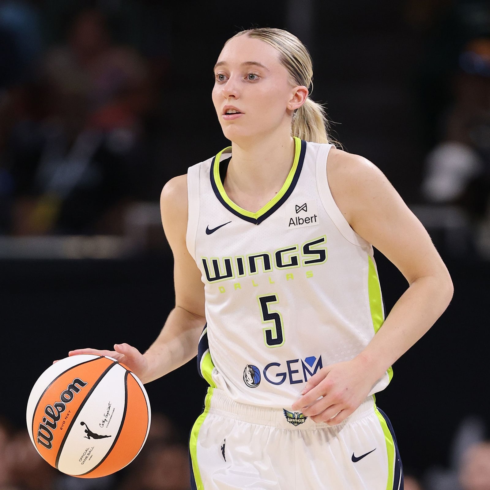 Collarbone Ponytail With Sweatband — Trendy Basketball Hairstyles