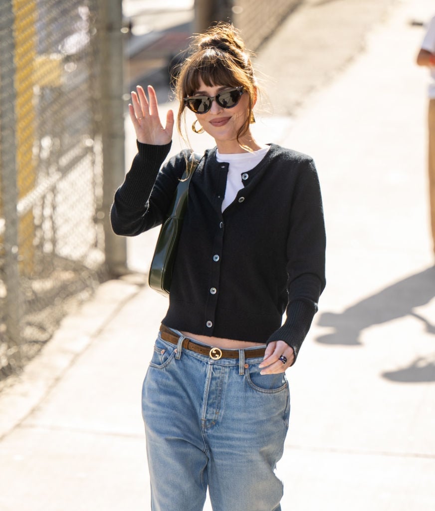 Logo Belt With Relaxed Jeans Logo Belt With Relaxed Jeans — Trendy Belt Outfits