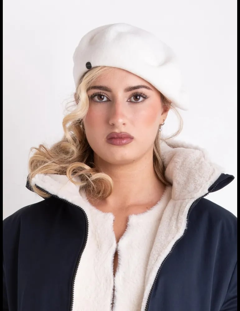 White Wool Beret with Shearling Collar Jacket White Wool Beret with Shearling Collar Jacket — Trendy Beret Outfits