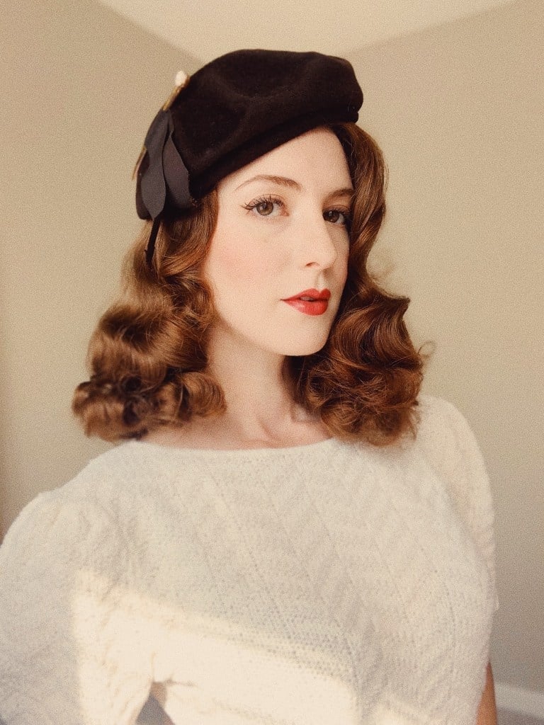 Dark Beret with Ribbon Detail and Cream Sweater Dark Beret with Ribbon Detail and Cream Sweater — Trendy Beret Outfits
