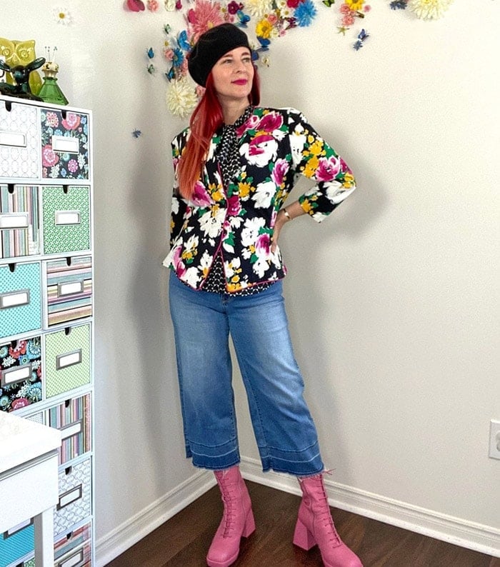 Black Beret with Floral Blazer and Polka Dot Shirt Black Beret with Floral Blazer and Polka Dot Shirt — Trendy Beret Outfits