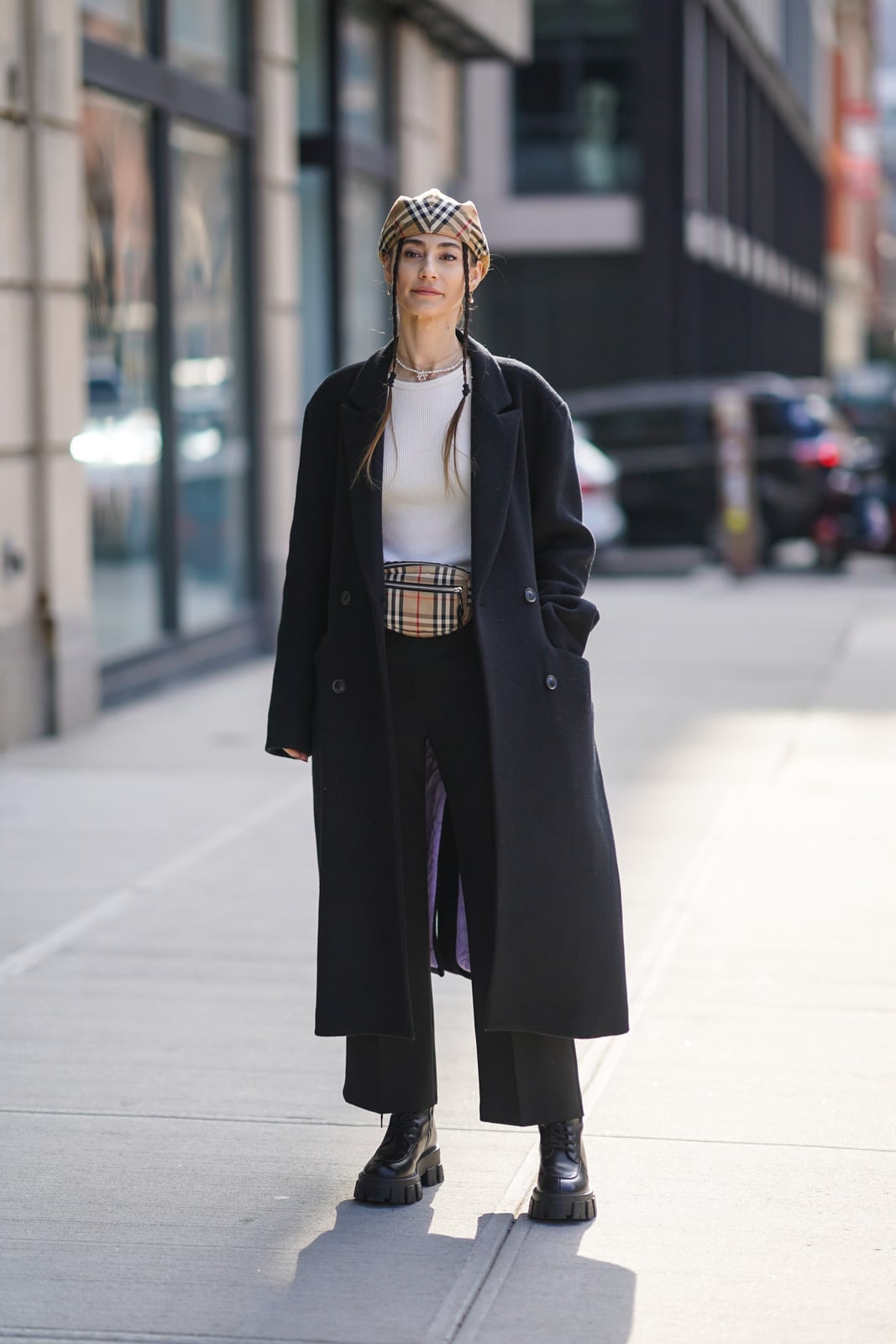 Checked Beret and Long Wool Coat with Belt Bag Checked Beret and Long Wool Coat with Belt Bag — Trendy Beret Outfits