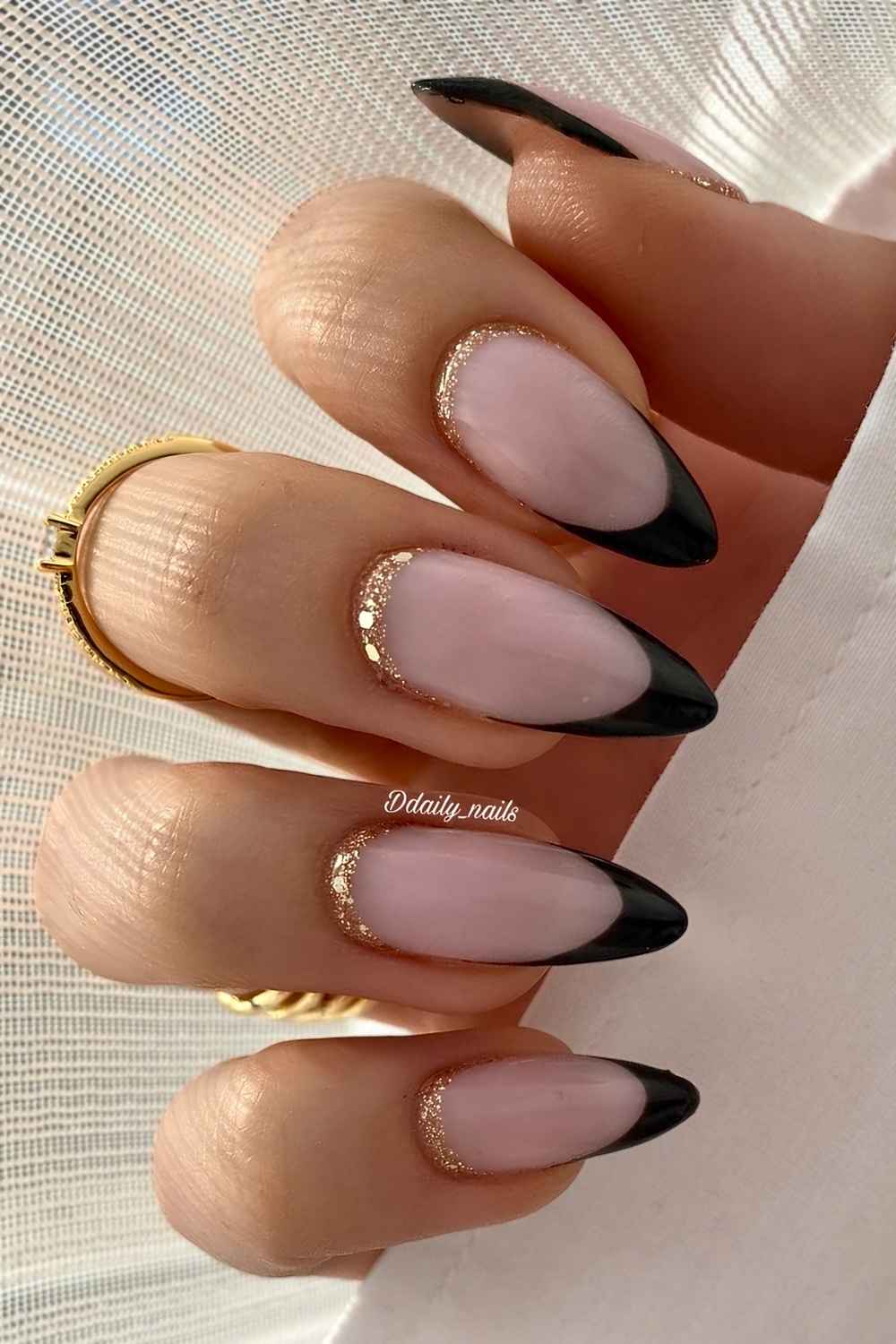 Black French Tip Gold Glitter Accent Almond Nails Black French Tip Gold Glitter Accent Almond Nails — Trendy Black Almond Nails