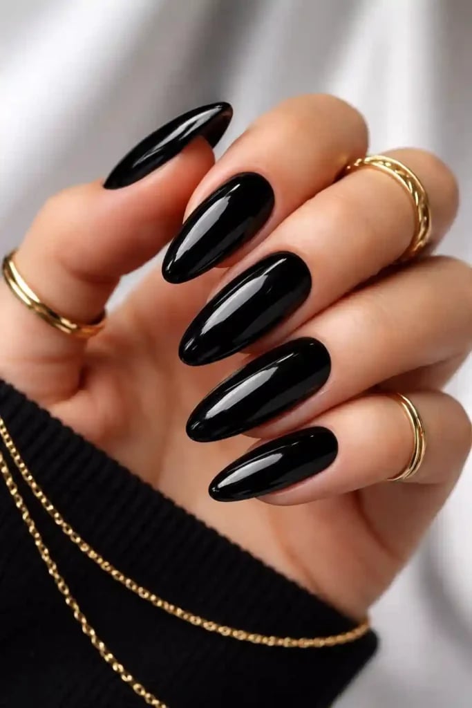 High Gloss Black Medium Almond Nails High Gloss Black Medium Almond Nails — Trendy Black Almond Nails