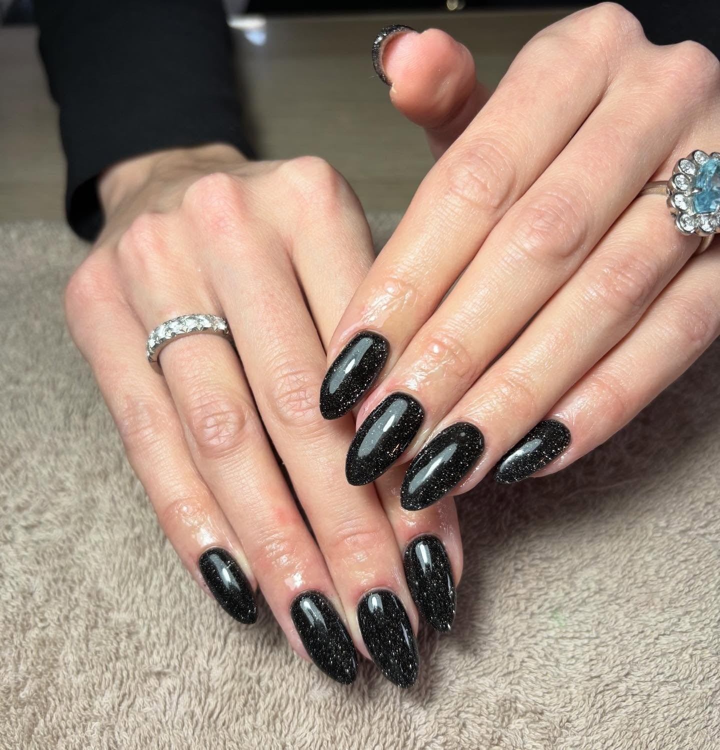 Black Silver Glitter Long Almond Nails Black Silver Glitter Long Almond Nails — Trendy Black Almond Nails