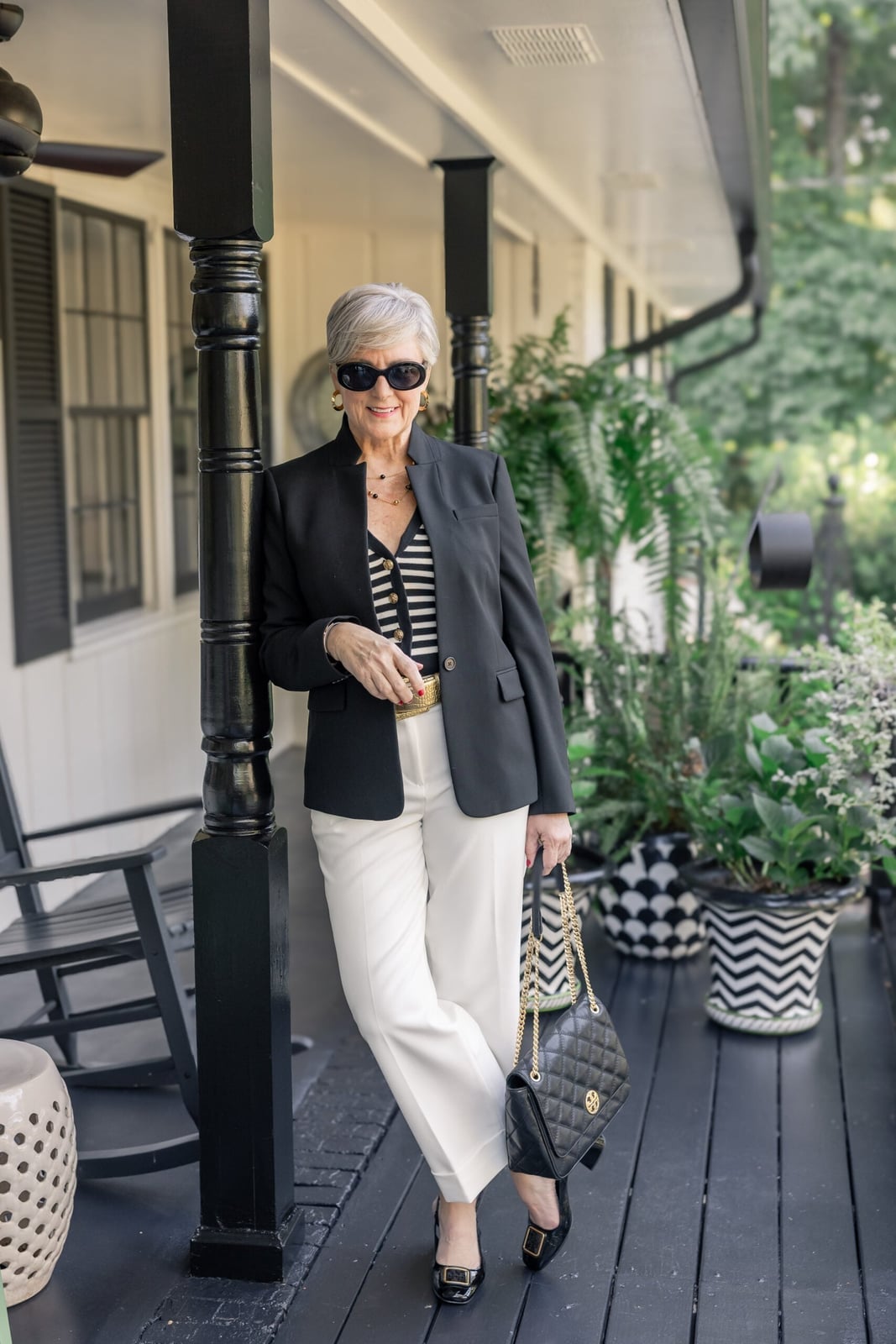 Blazer Over Striped Top and White Trousers Blazer Over Striped Top and White Trousers — Trendy Black and White Outfits