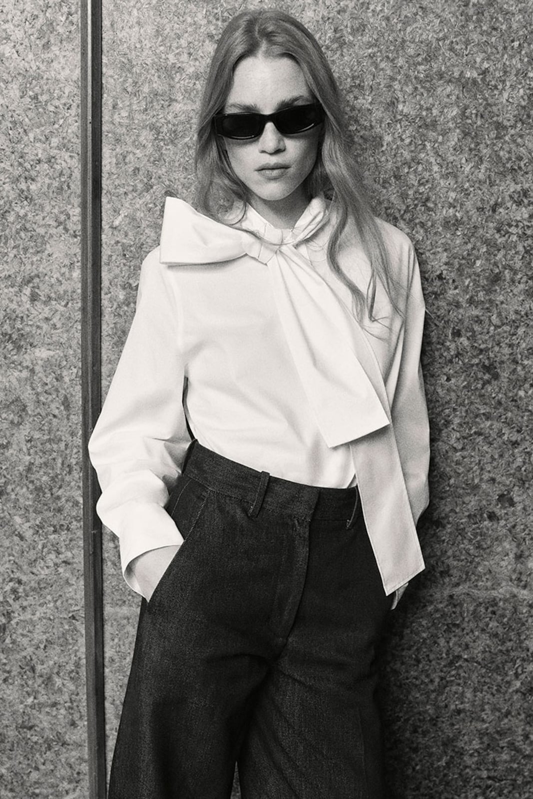 Crisp Shirt With Dramatic Bow Detail and Wide-Leg Trousers Crisp Shirt With Dramatic Bow Detail and Wide-Leg Trousers — Trendy Black and White Outfits