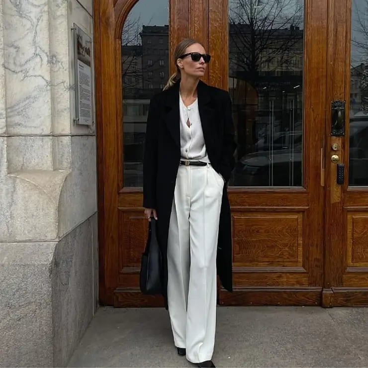 Long Coat Over White Blouse and Trousers, Close-Up Take Long Coat Over White Blouse and Trousers, Close-Up Take — Trendy Black and White Outfits