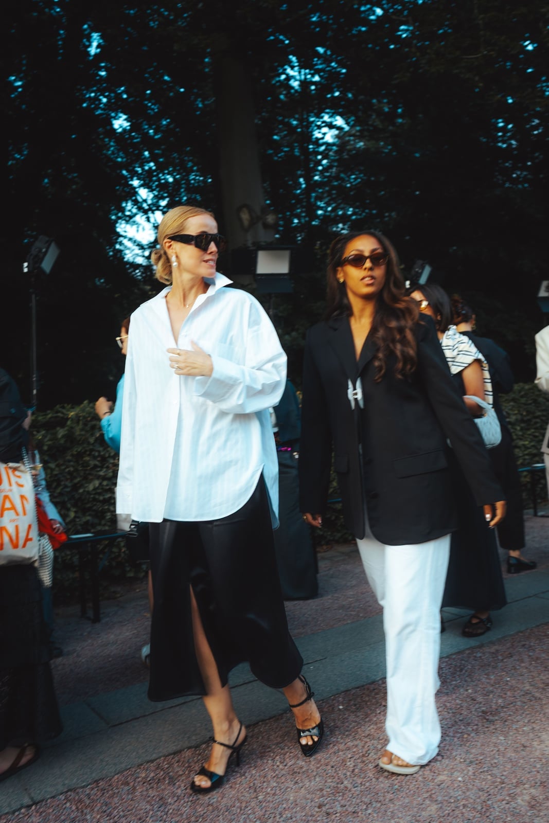 Oversized Shirt With Satin Midi Skirt and Two Women Walk Together Oversized Shirt With Satin Midi Skirt and Two Women Walk Together — Trendy Black and White Outfits