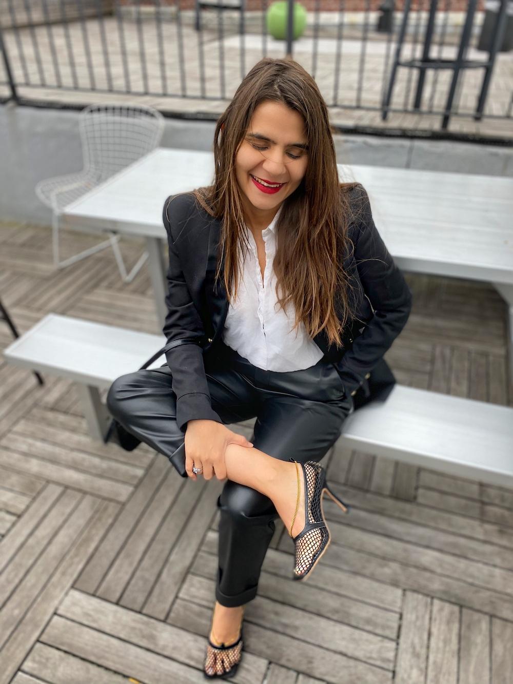 Straight Leg Leather Pants With White Shirt And Blazer Straight Leg Leather Pants With White Shirt And Blazer — Trendy Black Leather Pants Outfit