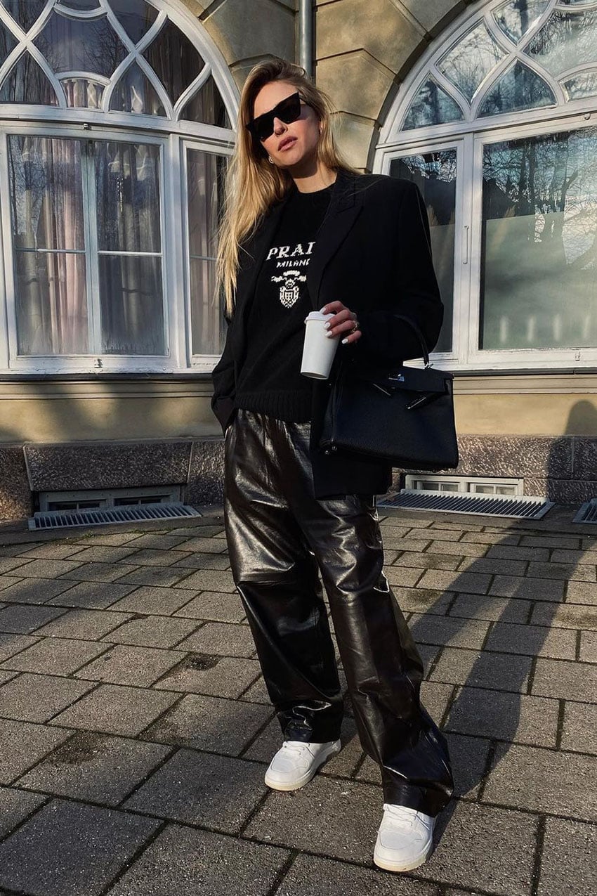Oversized Leather Trousers With Graphic Sweater And Blazer Oversized Leather Trousers With Graphic Sweater And Blazer — Trendy Black Leather Pants Outfit