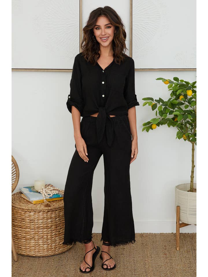 Black Linen Pants With Tied Shirt And Heels — Trendy Black Linen Pants Outfit