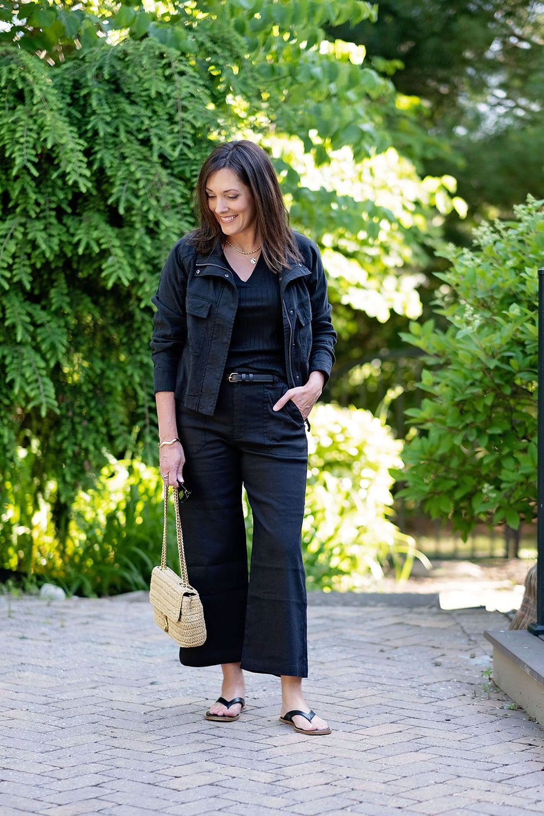 Monochromatic Black Cropped Linen Pants Outfit — Trendy Black Linen Pants Outfit
