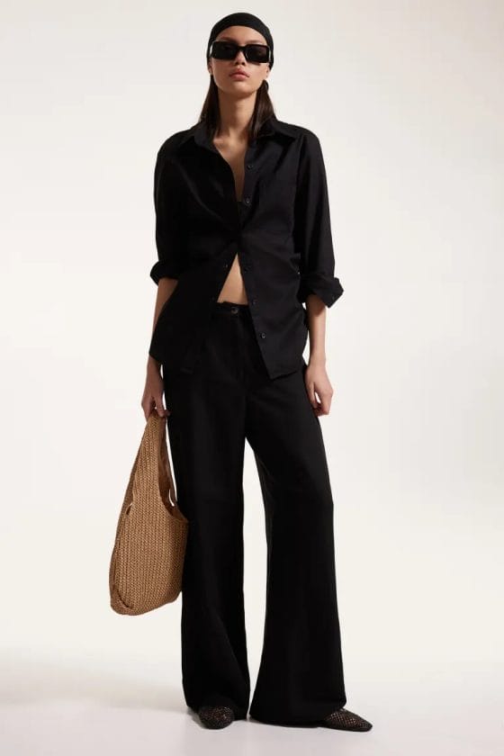 Black Wide Leg Pants With Oversized Linen Shirt — Trendy Black Linen Pants Outfit