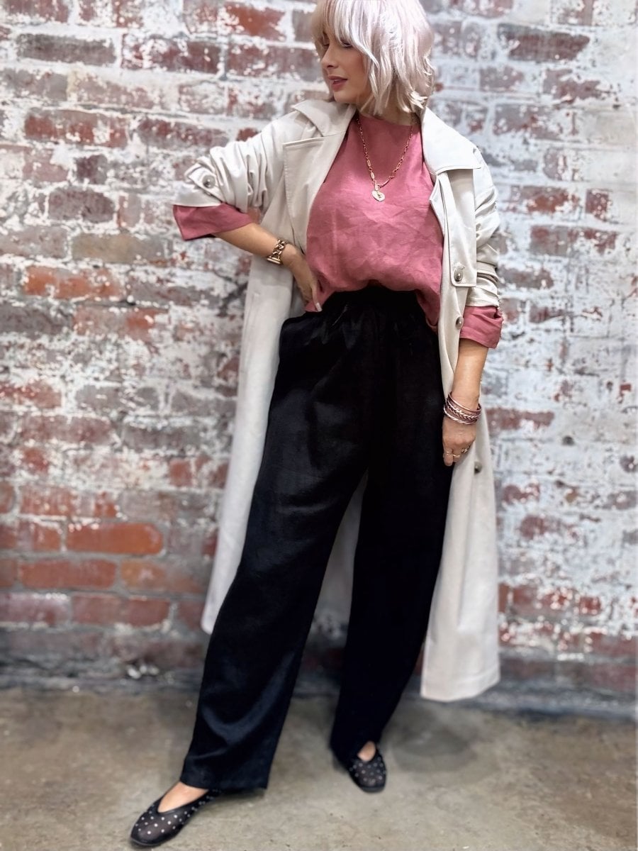 Black Linen Pants With Trench Coat — Trendy Black Linen Pants Outfit