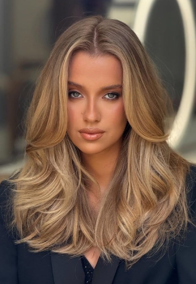 50 Hair Colours Worth Screenshotting : Beige Mocha Blonde Balayage with Long Layered Blowout