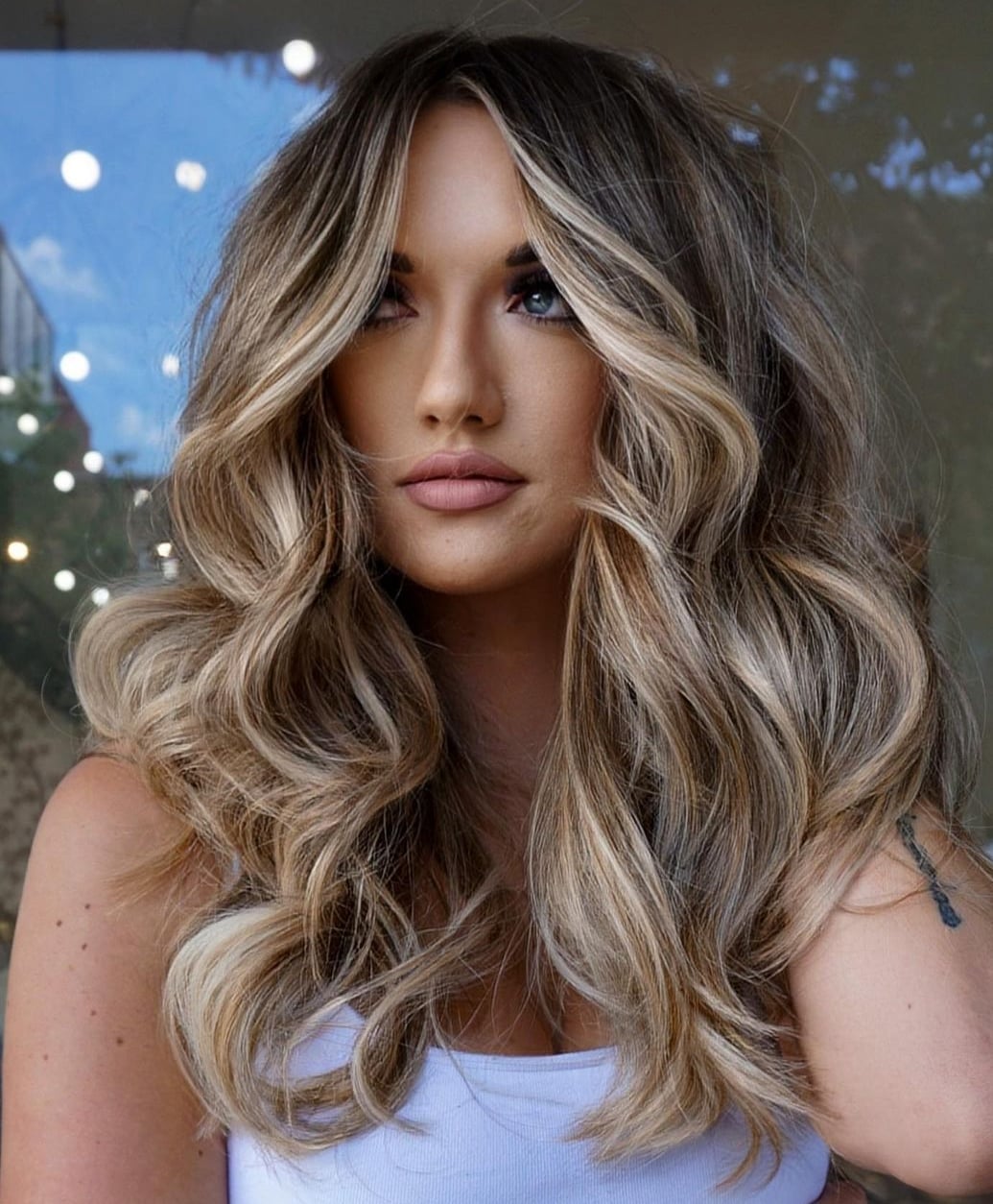 Honey Blonde Balayage With Loose Waves Honey Blonde Balayage With Loose Waves — Trendy Blonde Balayage