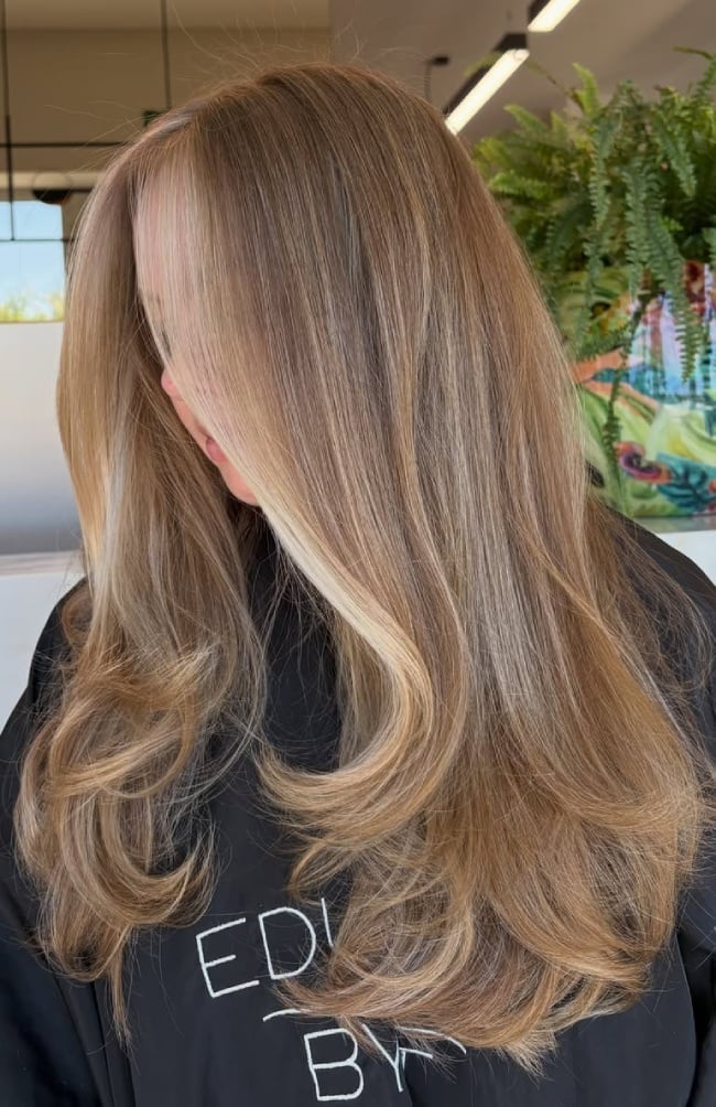 Sandy Beige Blonde Balayage Waves Sandy Beige Blonde Balayage Waves — Trendy Blonde Balayage
