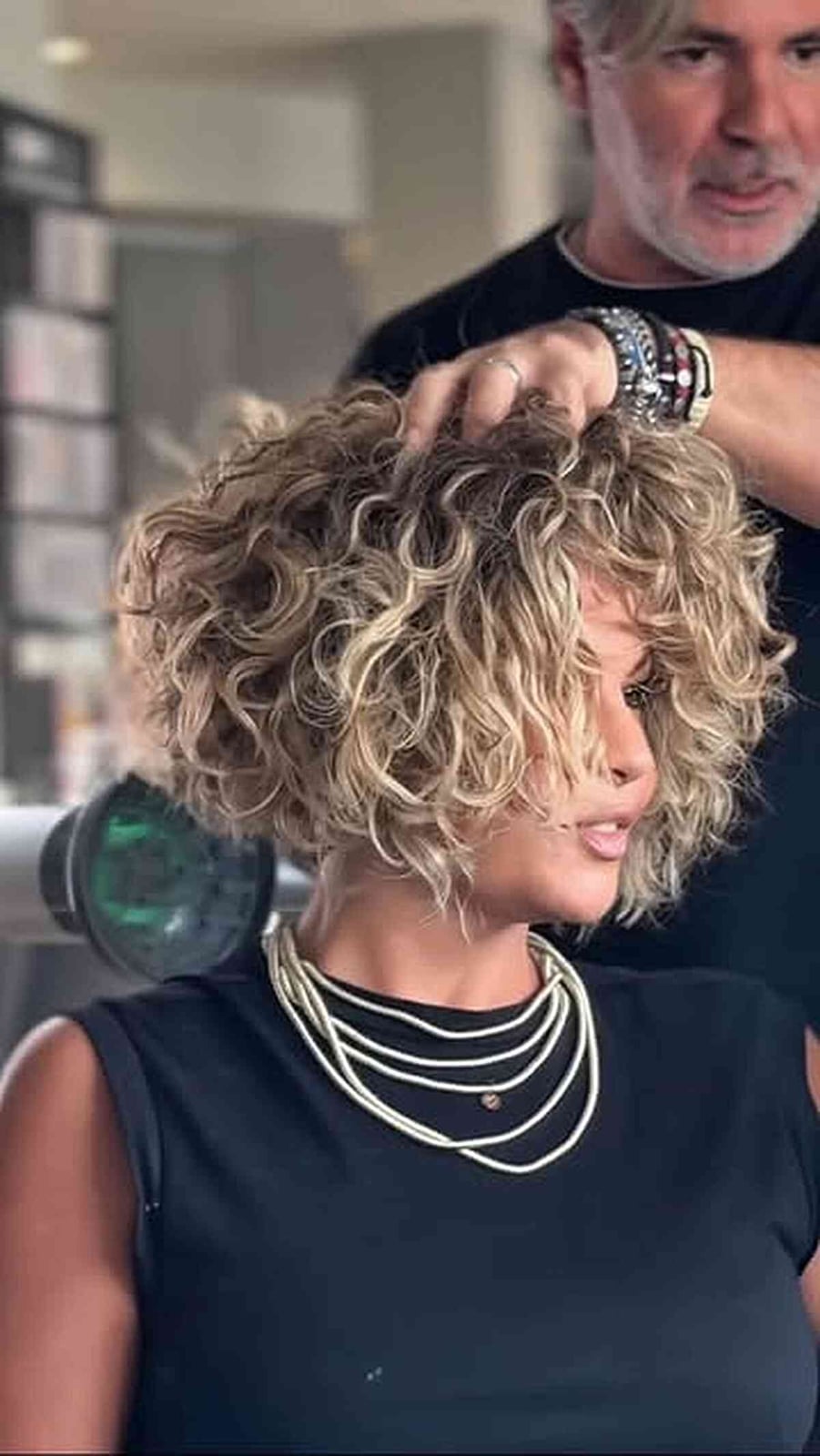 Jaw Length Curly Blonde Bob With Highlights — Trendy Blonde Bob
